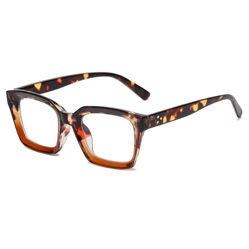 Square Framed Reader’s